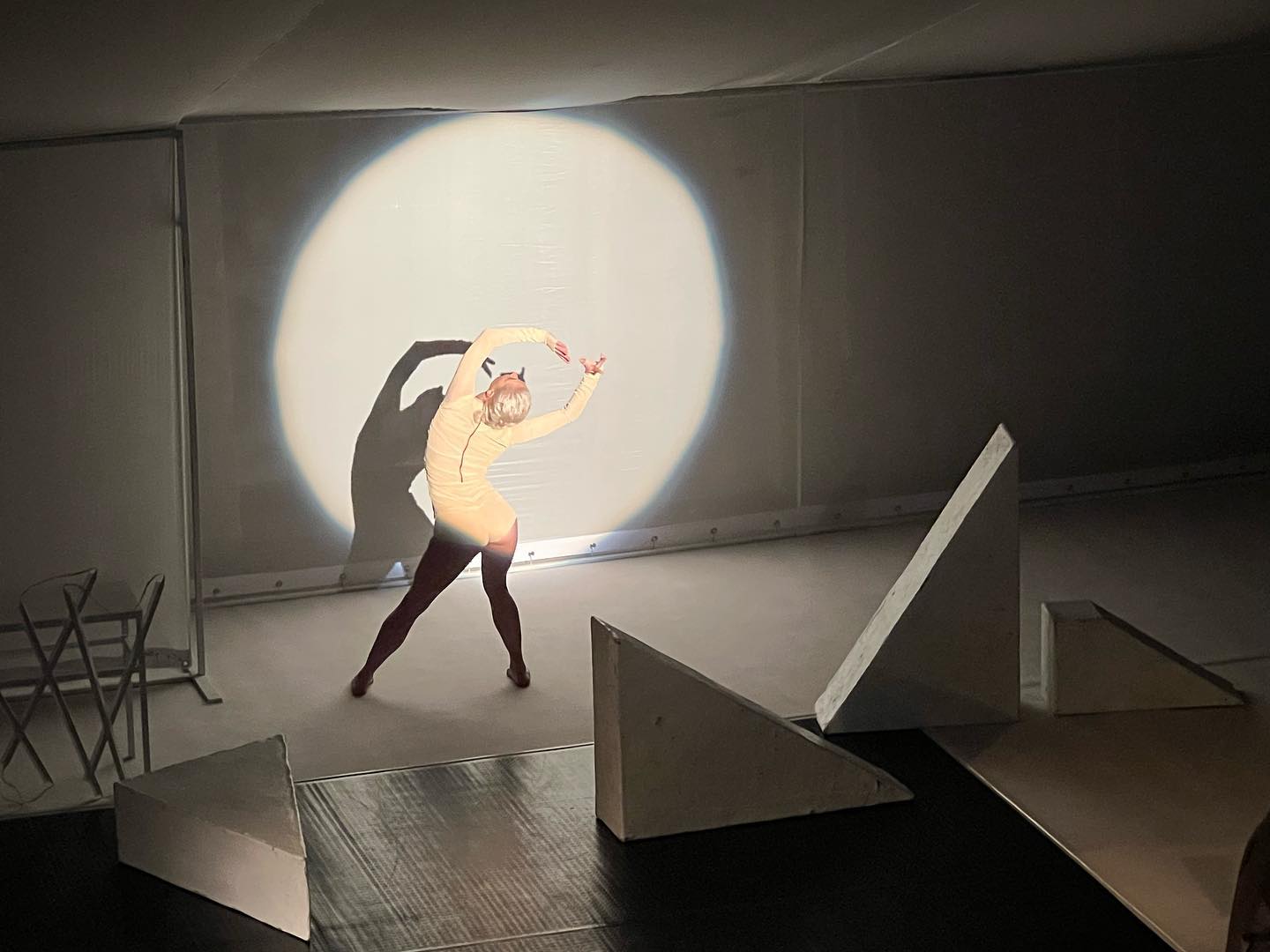 Medea s01e06 — Deutsches Theater Berlin 2023. Photo: Juda Khatia Psuturi